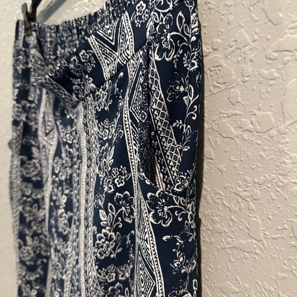A Byer Wide Leg Blue Pattern Pants - Size S - Picture 5 of 8